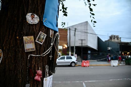 Santuario en conmemoración a Fernando Báez Sosa, frente al boliche Le Brique