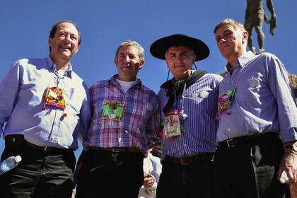 Sanz, Cobos, Morales y Binner posaron ayer en Humahuaca tras los homenajes a la Pachamama