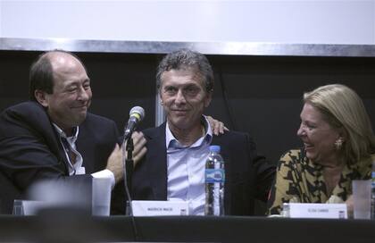 Sanz, Macri y Carrió, durante la presentación de la obra del líder radical en la Feria del Libro