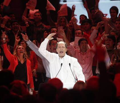 Ernesto Sanz se lanzó como precandidato a presidente con un acto en el Luna Park
