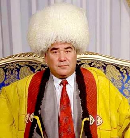 Saparmyrat Nyýazow (1940-2006), ocupó la presidencia de Turkmenistán de 1985 al 2006