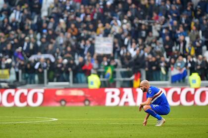 Saponara no lo puede creer: marcó un golazo en el descuento pero el VAR marcó una posición adelantada y se lo anularon. Hubiera sido el del empate de Sampdoria en el estadio de Juventus.