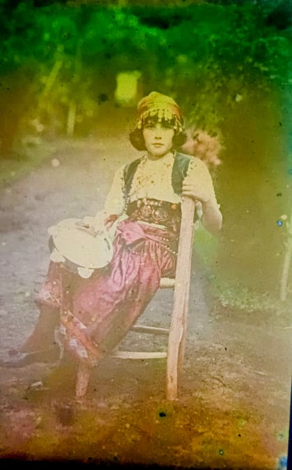 Sara Delfina Drago Cané disfrazada de sultana para el tableau vivant "Mar del Plata" 1918