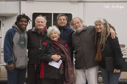 Sara recibió el motorhome junto a toda su familia en Montevideo