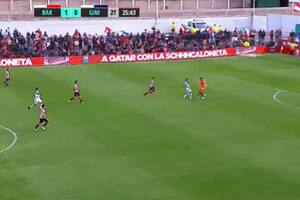 Saracho le erró a la pelota y le quedó el gol servido a Alexis Domínguez; fue el empate de Gimnasia ente Barracas Central