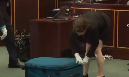 Sarah Boone recrea el hecho ante el juez