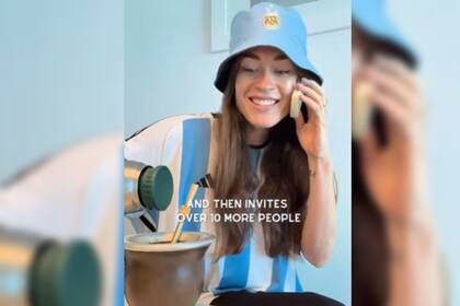 Sarah es de Estados Unidos, vive en la Argentina y muestra algunos aspectos que le llaman la atención del país (Captura video)