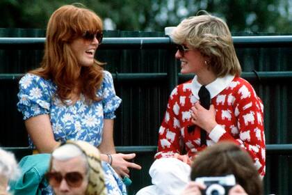 Sarah Ferguson y Diana Spencer fueron buenas amigas. La princesa de Gales fue quien coordinó la primera cita de Fergie con el príncipe Andrés (Photo by Jayne Fincher/Princess Diana Archive/Getty Images)