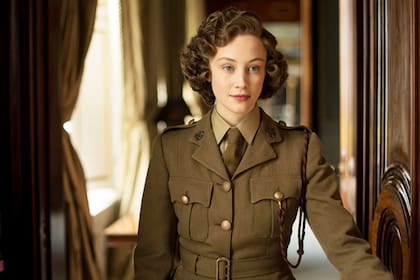 Sarah Gadon en Un escape real como Isabel II