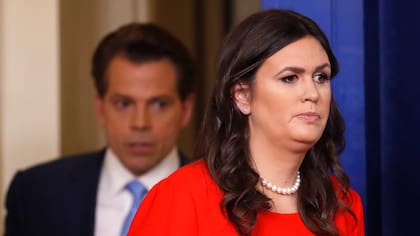 Sarah Huckabee Sanders y Anthony Scaramucci, hoy, en la Casa Blanca