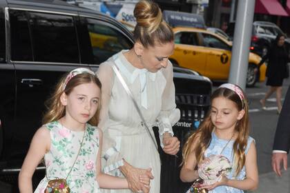 Sarah Jessica Parker junto a sus hijas, Marion y Tabitha