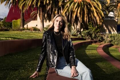 Sarah Patellosf en el área de West Hollywood de Los Ángeles el 11 de marzo de 2021. Patellosf trabaja para Spotify y les ha dicho a sus empleados de Nueva York que pueden trabajar desde cualquier lugar