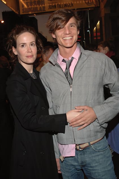 Sarah Paulson y Pedro Pascal en 2005