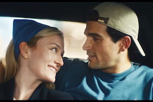 El romance "perfecto" y la nostalgia por los 90, la fórmula que convierte a una miniserie en un fenómeno mundial