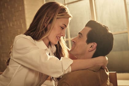 Sarah Pidgeon como Carolyn y Paul Anthony Kelly como JFK Jr.