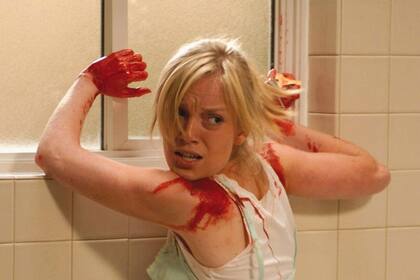 Sarah Polley, en el film El amanecer de los muertos desesperada intenta huir de los zombies