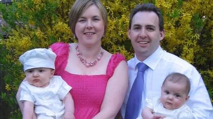Sarah y Shaun Betts pospusieron su tratamiento de fertilización para que sus hijos pudieran encontrar a su donante en caso de que quisieran hacerlo