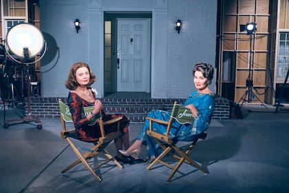 Sarandon y Lange caracterizadas como Davis y Crawford en la serie Feud