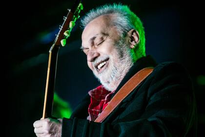 David Lebón homenajeó a Federico Moura con una versión bien rockera de "Carolina"