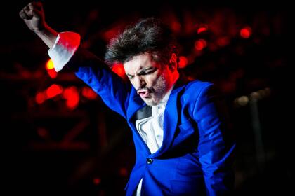 Ale Sergi, de Miranda! abrió el homenaje con "Amor descartable"