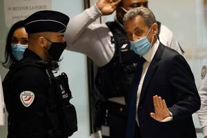 Un expresidente con tobillera electrónica: la condena que recibió Sarkozy