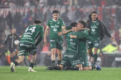 Sarmiento de Junín dio el gran golpe ante River en el estadio Monumental
