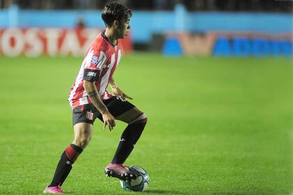 Sarmiento es el jugador más joven en debutar con la camiseta de Estudiantes en toda su historia con 16 años, seis meses y un día