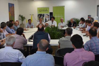 Sarquís encabezó la Mesa Provincial de Legumbres donde coincidió con empresarios y productores del sector en la necesidad de incrementar la producción