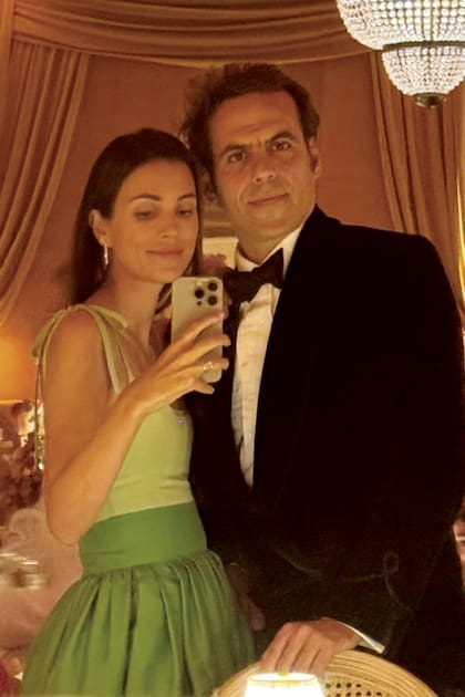 Sassa de Osma (vestida por Carolina Herrera) junto al empresario argentino Martín Pacanowski.