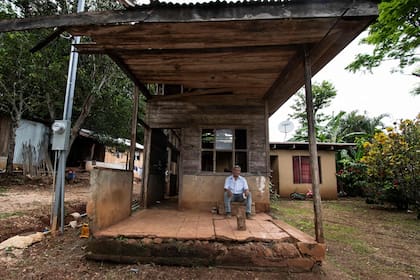 Saturnino en su casa 