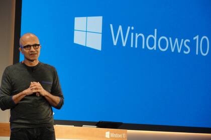 Satya Nadella, CEO de Microsoft, durante el anuncio de las características del nuevo Windows 10