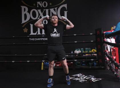 Saul "Canelo" Álvarez ganará por unanimidad o knock out, de acuerdo a la predicción de Mhoni Vidente (AP Foto/Refugio Ruiz)