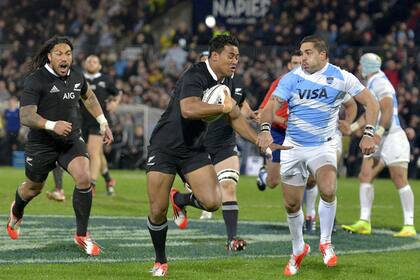 Savea se escapa rumbo al try de los All Blacks; los pUmas tienen mucho por aprender se sus rivales