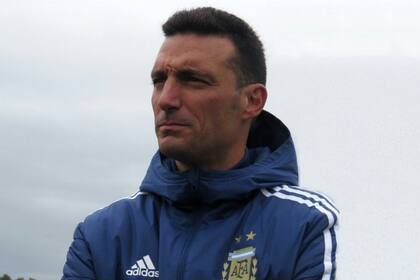 Scaloni, a cargo de la selección de manera interina junto con Aimar