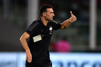 Scaloni dijo que solo Messi tiene un lugar seguro, pero el plantel para el Mundial está bastante definido