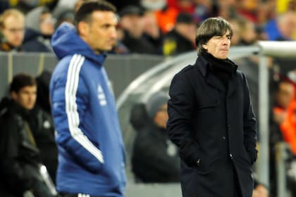 Scaloni y Löw, los entrenadores de Argentina y Alemania.