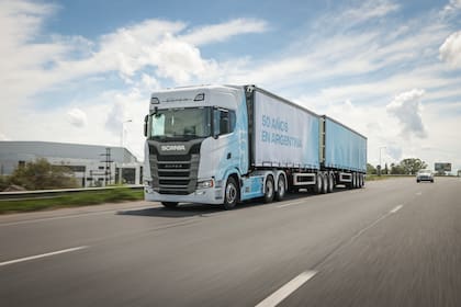 Scania presentó su nuevo camión 550S edición especial por sus 50 años produciendo en la Argentina