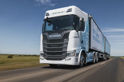 Scania presentó su nuevo camión 550S edición especial por sus 50 años produciendo en la Argentina