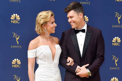 La actriz junto a Colin Jost, guionista de Saturday Night Live