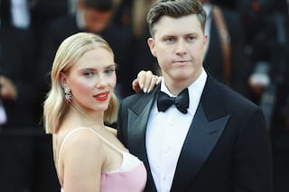 Colin Jost revisó 12 contenedores de basura para recuperar el anillo de compromiso perdido de Scarlett Johansson