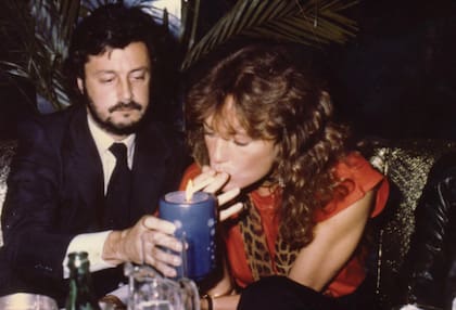 Schapire y la actriz francesa Jacqueline Bisset, su amor imposible. “Algunos futbolistas y representantes, que eran noticia por sus escándalos, y políticos corruptos y violentos tenían la entrada vedada”, asegura.