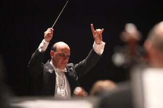 Los dos países bajo la batuta de Yeruham Scharovsky