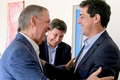 Juan Schiaretti y los ministros de Desarrollo Social, Daniel Arroyo, y del Interior, Eduardo de Pedro