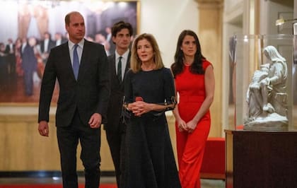 Schlossberg era hija de la diplomática Caroline Kennedy (segunda a la der.) y hermana de Jack (segundo a la izq.)