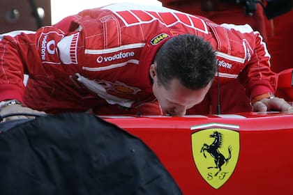 Schumi es el piloto más exitoso de los 70 años de historia de Ferrari en la Fórmula 1; desde diciembre de 2013 está convaleciente de un accidente de esquí y no se lo ha visto públicamente.