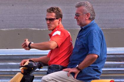 Schumy y Willi Weber en los tiempos de gloria; el representante no quiso acompañar al piloto cuando éste decidió volver a la Fórmula 1 luego de tres temporadas.