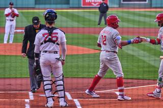 Schwarber pega jonrón por quinto juego seguido; Mattingly llega a 900 triunfos y Filis superan a Boston