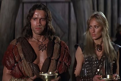 Schwarzenegger y Sandahl Bergman en Conan el bárbaro