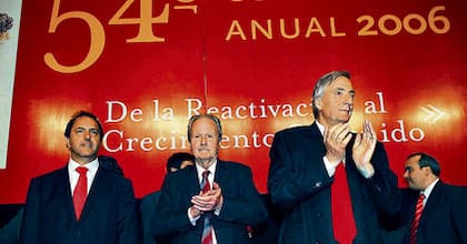Néstor Kirchner, Daniel Scioli, Carlos Wagner y detrás, José López, en la Cámara de la Construcción, en 2006