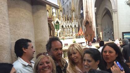 Scioli fue a la Basílica de Luján con Karina Rabolini y su hija Lorena